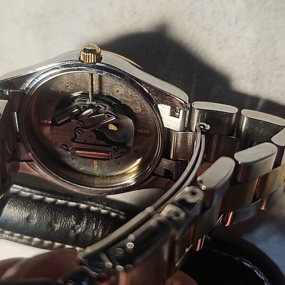 Micheal Kors and Relic Wristwatch Bundle. - Picture 6 of 8